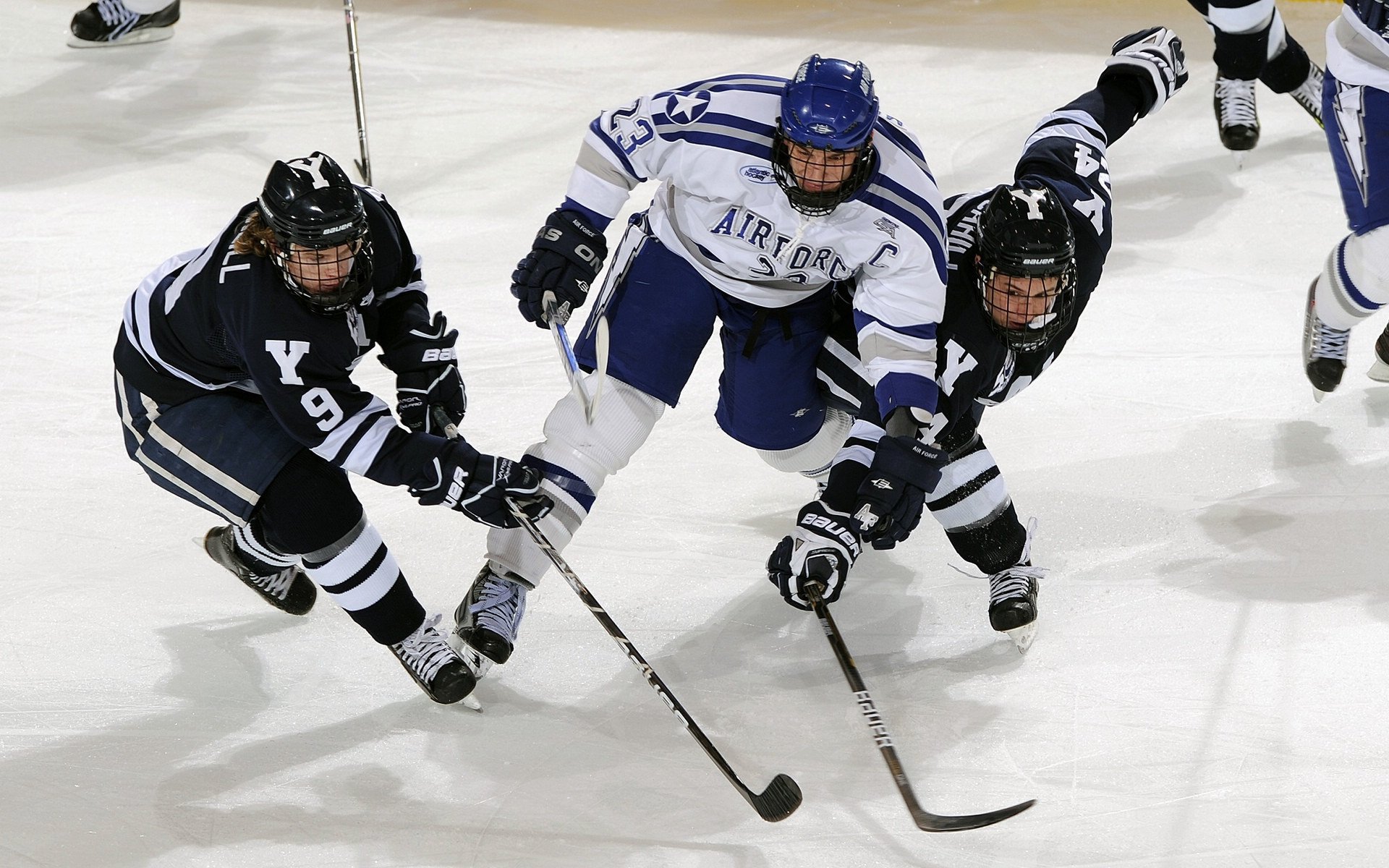 “德甲豪门对决：实力对抗激烈，比赛精彩不断”，西甲豪门