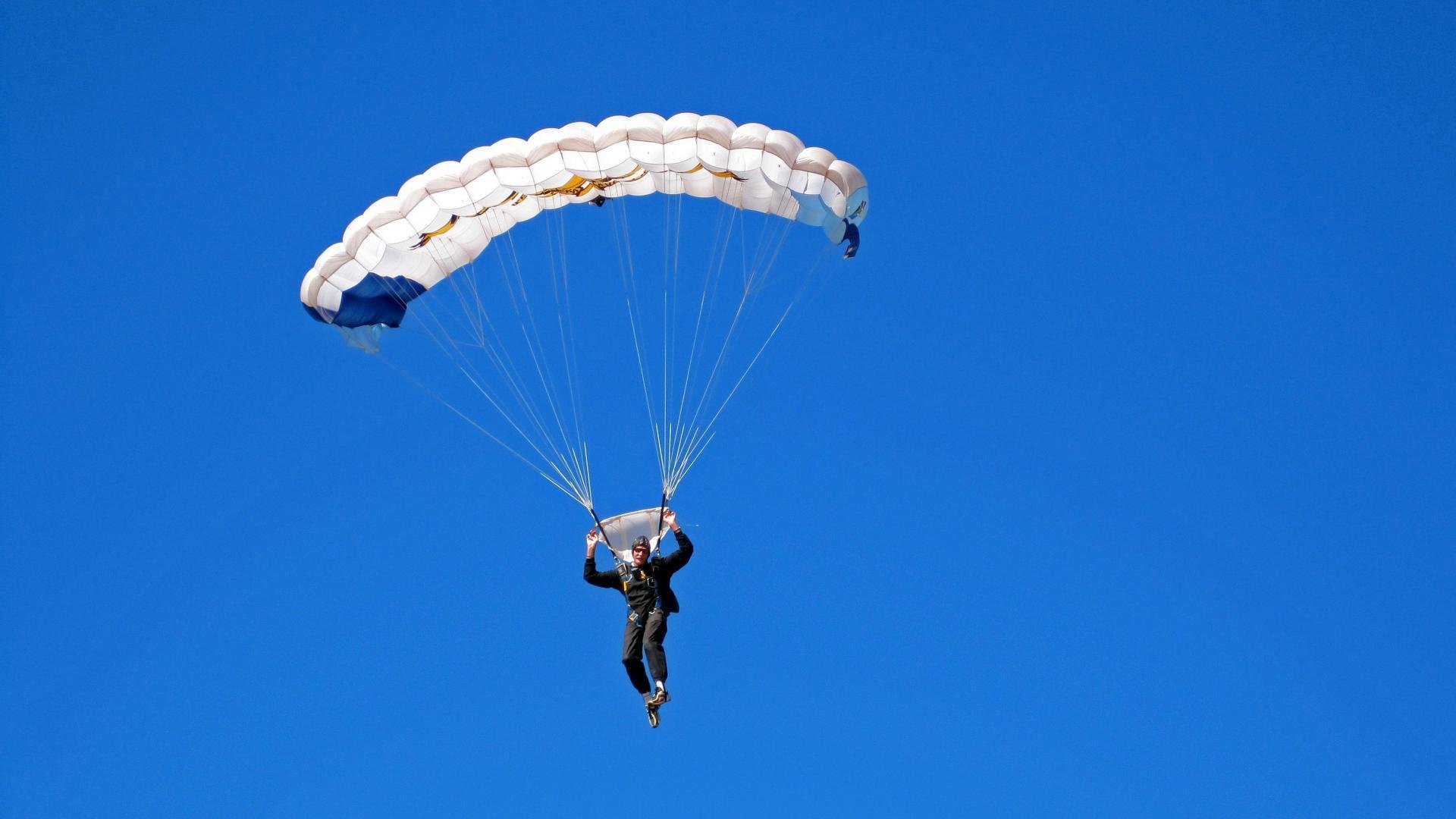 开云体育开云-“德甲豪门纷纷发力，追逐联赛冠军”，德甲曾经的豪门